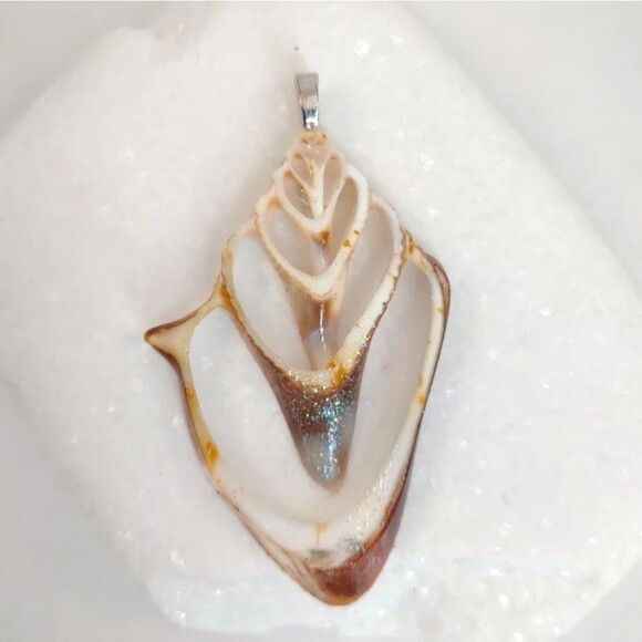Seashell Slice Conch Pendant Glitter and Polysealed Handmade - Picture 4 of 12